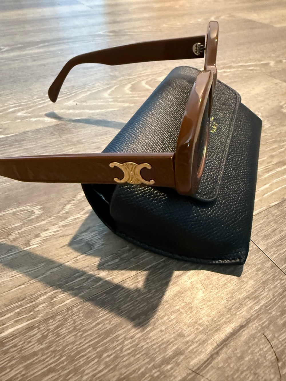 Celine sunglasses with black leather case - Picture 4 of 5